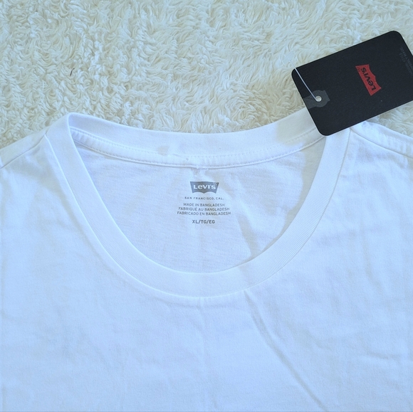 Levi's "Art🖼 Imitates Life" Graphic Tee👕 - NWT - Picture 5 of 15